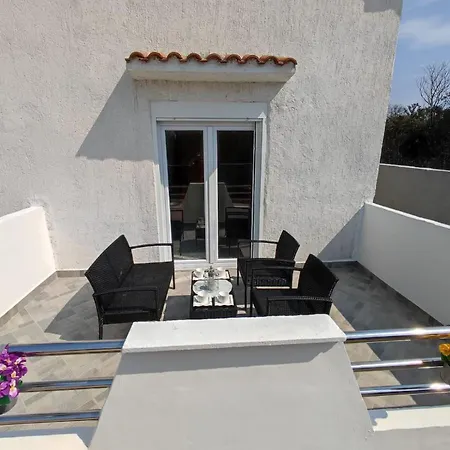 Laura * Galovac (Zadar)